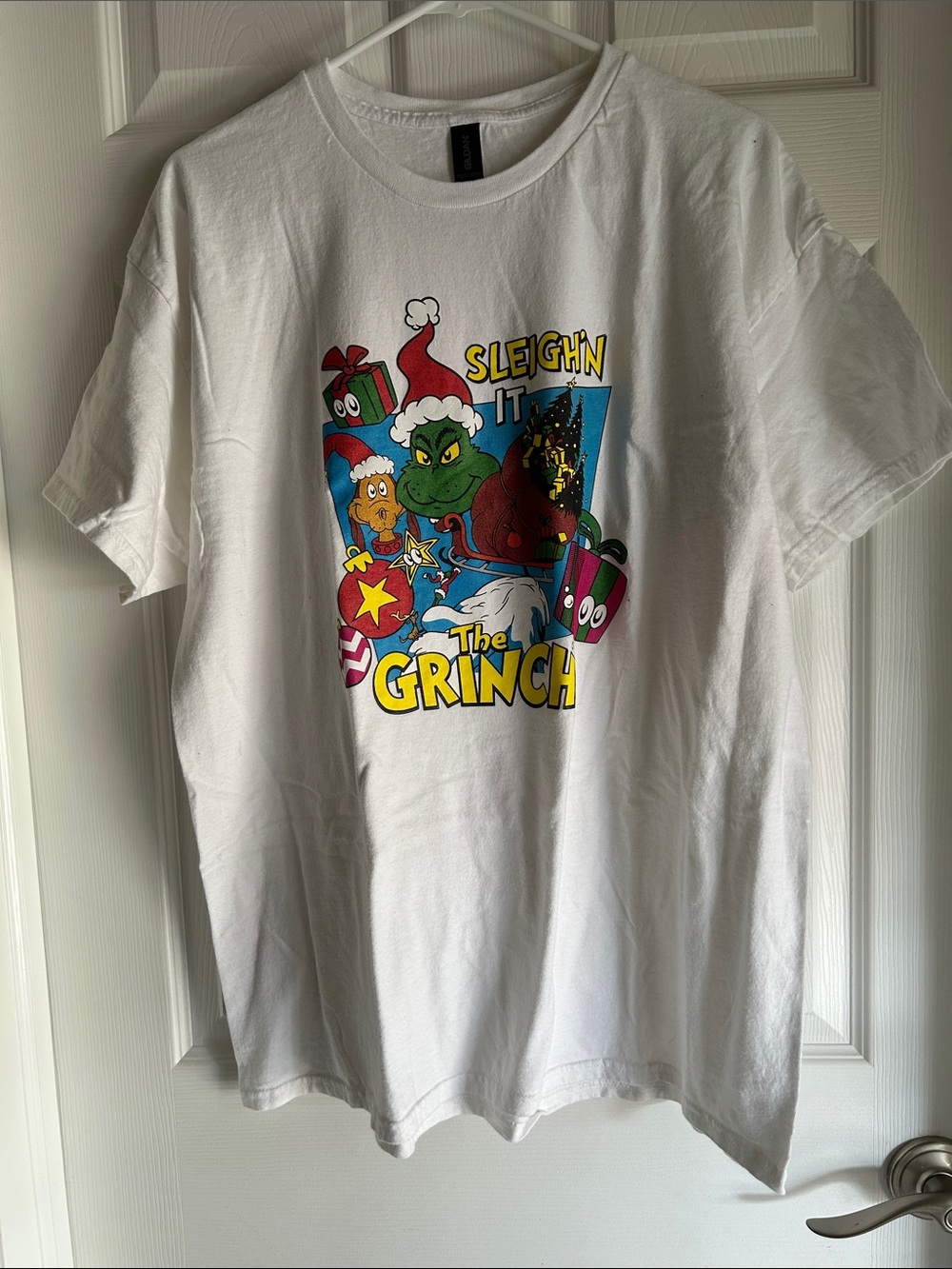 White Mens The Grinch 'Sleighin' It' Graphic Tee